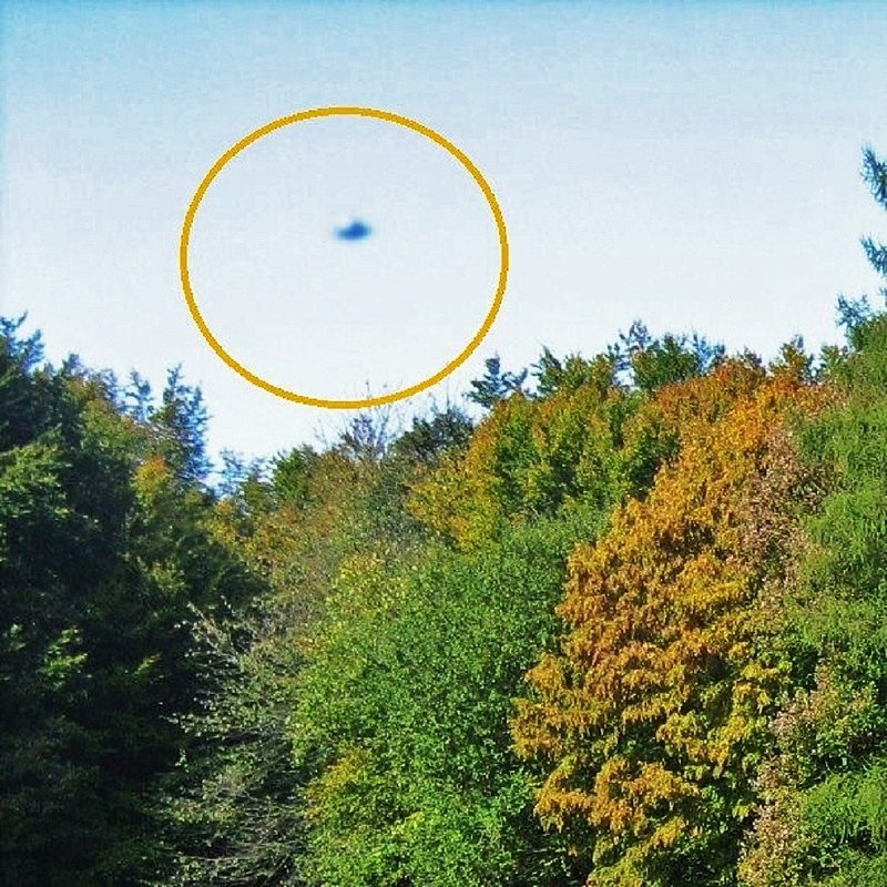 10-14-10 BRATISLAVA SLOVAKIA--UFO CASEBOOK.COM.jpg :: 5