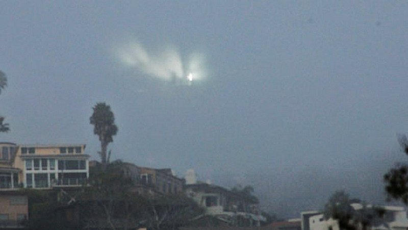 10-23-11 LAGUNA BEACH CALIFORNIA--UFOSNW.jpg :: XX
