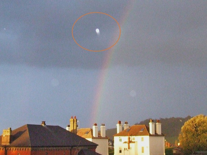 11-11-10 DORKING SURREY ENGLAND--UFO UK--MIKE BATHURST RESEARCHER.jpg :: 6