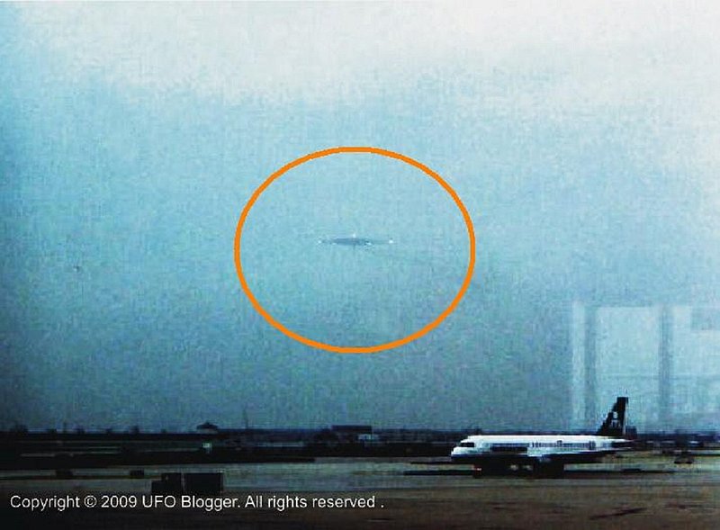 11-7-06 CHICAGO ILLINOIS OHARE INTERNATIONAL--UFO BLOGGER.COM.jpg :: 6