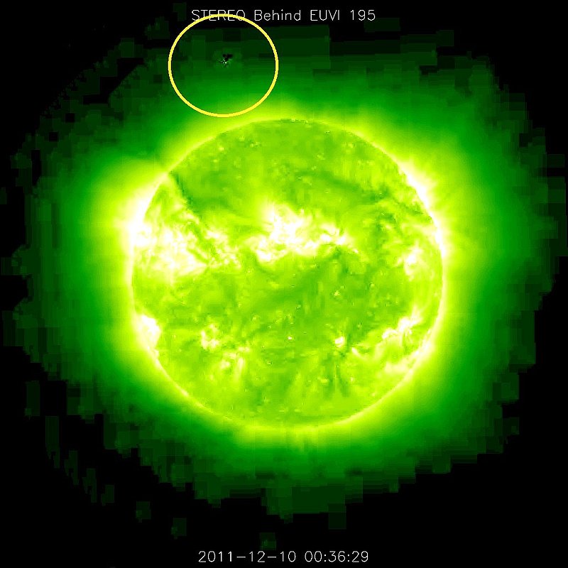 12-10-11    00.36 ZULU    LOW DEFINITION IMAGE OF SUN AND UFO--KEN PFEIFER.jpg :: XX