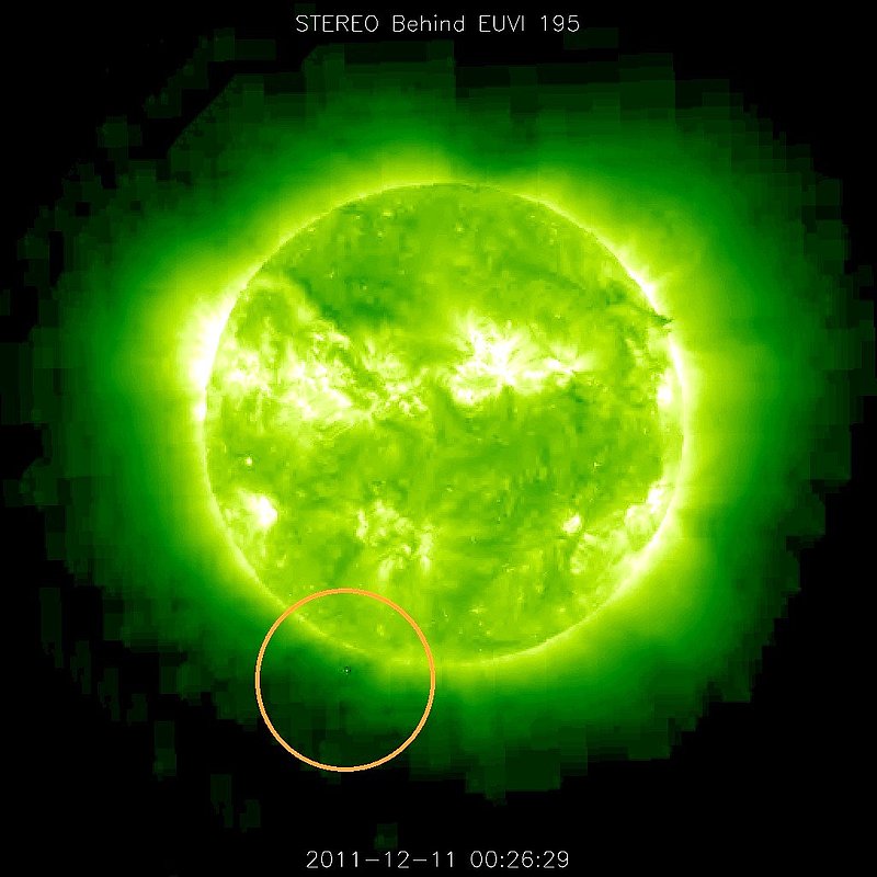 12-11-11    00.26 ZULU    LOW DEFINITION IMAGE OF SUN AND UFO--KEN PFEIFER.jpg :: XX