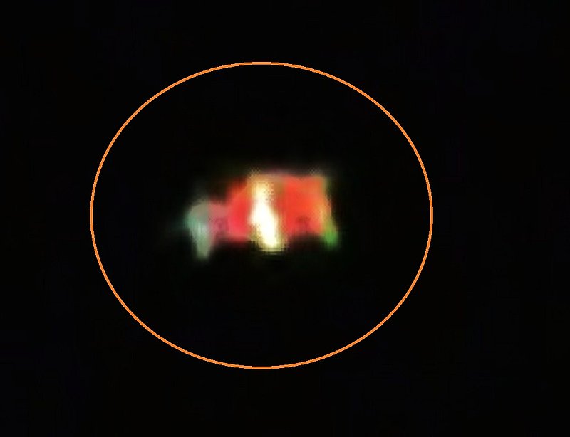 12-17-10 MANHATTAN NEW YORK-- UFO BEYOND.jpg :: ZZ