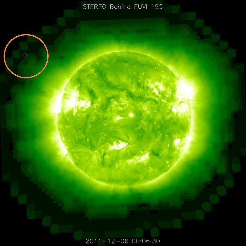 12-6-11    00.06 ZULU    LOW DEFINITION IMAGE OF SUN AND UFO--KEN PFEIFER.jpg :: XX
