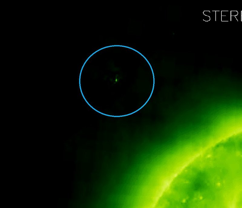 2-10-11     00.26 ZULU     STEREO SATELLITE IMAGE OF SUN AND UFO--KEN PFEIFER--NASA COPYRIGHT.jpg :: 211
