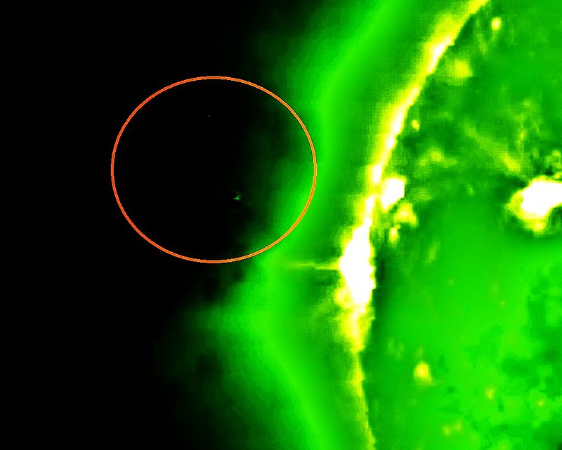 2-2-11     00.26 ZULU     STEREO SATELLITE IMAGE OF SUN AND UFO--KEN PFEIFER--NASA COPYRIGHT.jpg :: 111
