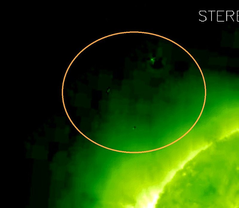 2-5-11     00.36 ZULU     STEREO SATELLITE IMAGE OF SUN AND UFO--KEN PFEIFER--NASA COPYRIGHT.jpg :: 211