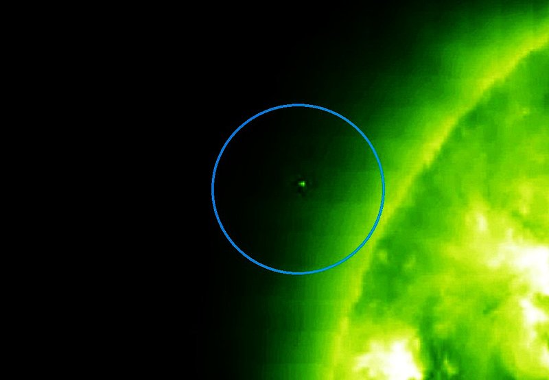 2-8-11     00.16 ZULU     STEREO SATELLITE IMAGE OF SUN AND UFO--KEN PFEIFER--NASA COPYRIGHT.jpg :: 211