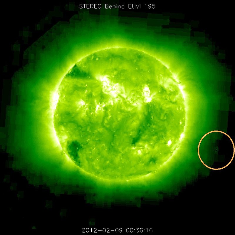 2-9-12    00.36 ZULU    LOW DEFINITION IMAGE OF SUN AND UFO BY NASA--KEN PFEIFER.jpg :: 5