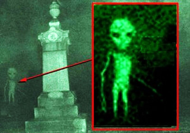 2003 ALIEN PICTURE--UFO CASE BOOK.COM--BILLY BOOTH.jpg :: h