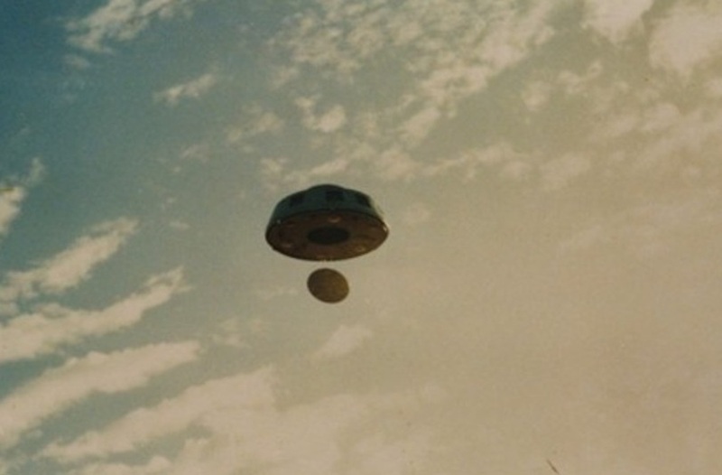 3-10-93 MASLIN BEACH AUSTRALIA--UFO CHRONICLES.jpg