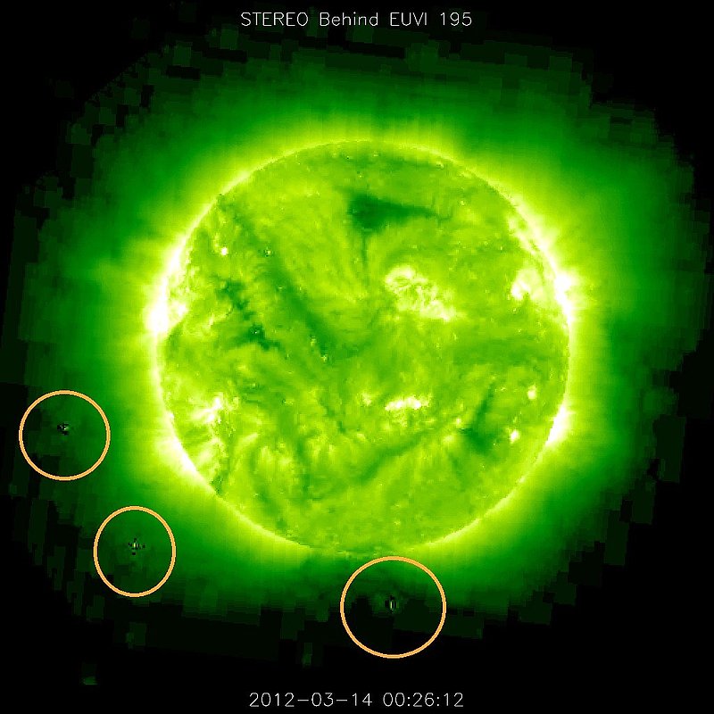 3-14-12    00.26 ZULU    LOW DEFINITION IMAGE OF SUN AND UFO--KEN PFEIFER.jpg :: 5