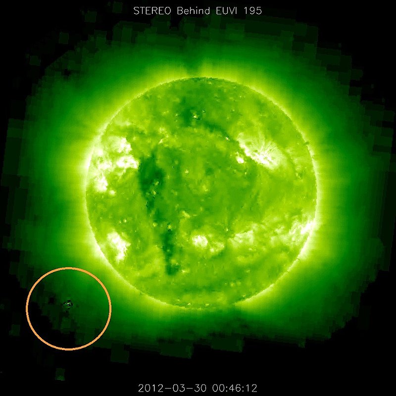 3-30-12    00.46 ZULU    LOW DEFINITION IMAGE OF SUN AND UFO--KEN PFEIFER.jpg :: 5