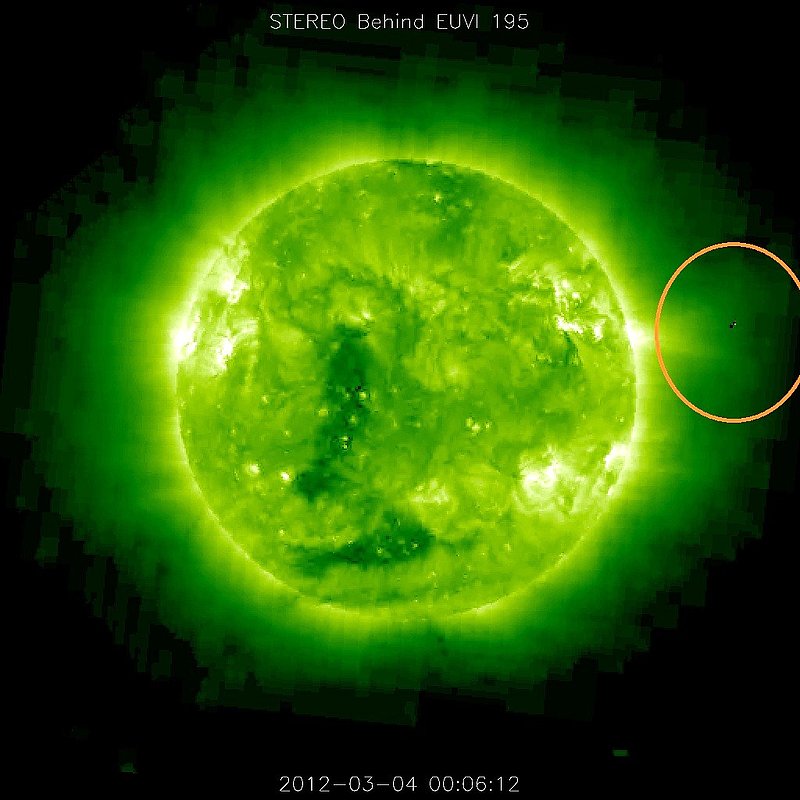 3-4-12   00.06 ZULU    LOW DEFINITION IMAGE OF SUN AND UFO --KEN PFEIFER.jpg :: 5