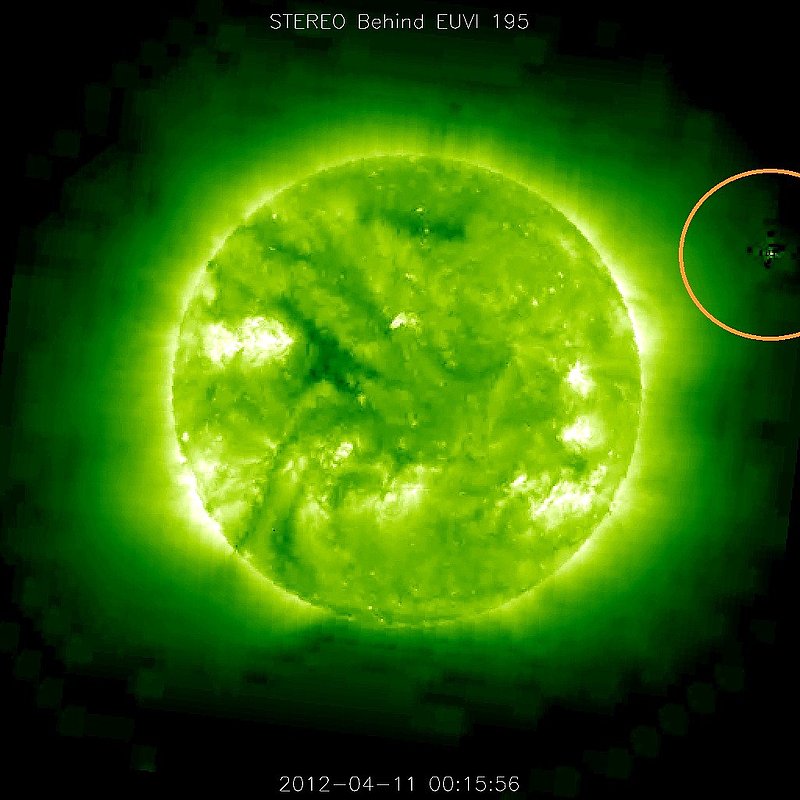 4-11-12    00.15 ZULU    LOW DEFINITION IMAGE OF SUN AND UFO--KEN PFEIFER.jpg :: 6