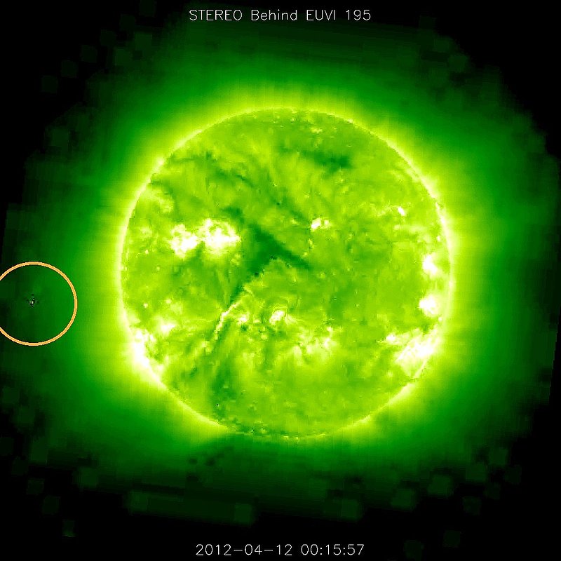 4-12-12    00.15 ZULU    LOW DEFINITION IMAGE OF SUN AND UFO--KEN PFEIFER.jpg :: 6