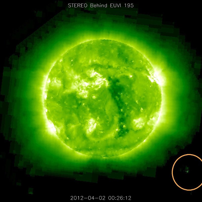 4-2-12    00.26 ZULU    LOW DEFINITION IMAGE OF SUN AND UFO--KEN PFEIFER.jpg :: 6