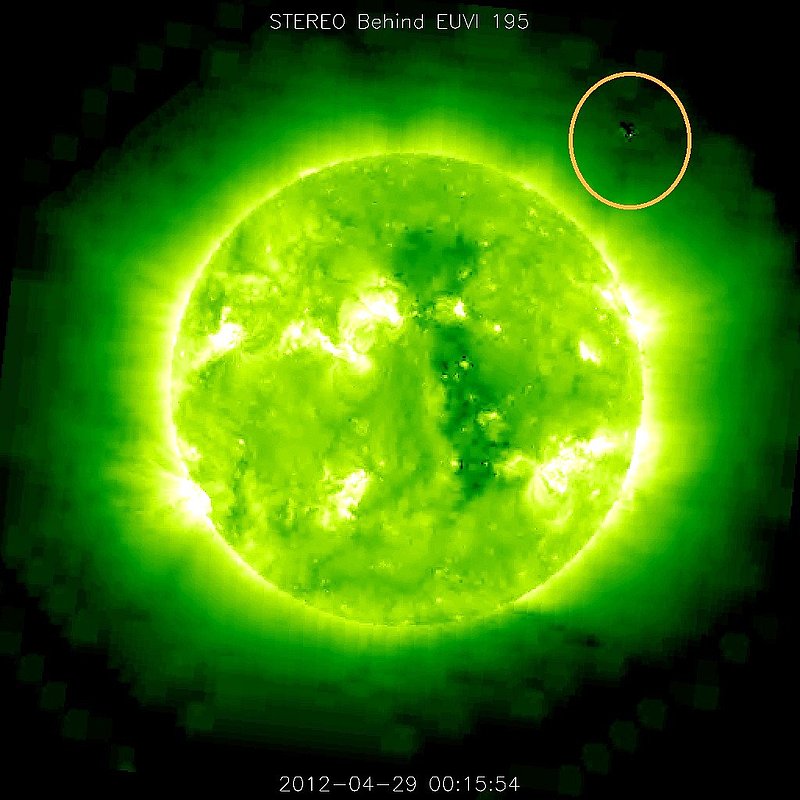 4-29-12    00.15 ZULU    LOW DEFINITION IMAGE OF SUN AND UFO--KEN PFEIFER.jpg :: 6