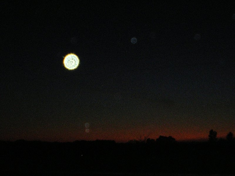 4-4-08 BEZIERS FRANCE--MUFON 10176.jpg :: YY