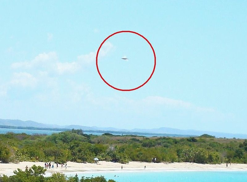 4-4-09 COMBATE PUERTO RICO--MUFON 16466--PIC 2 CROPPED.jpg ::                      YY          