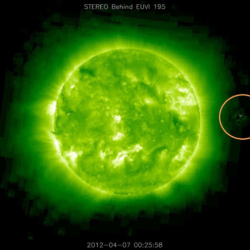 4-7-12    00.25 ZULU    LOW DEFINITION IMAGE OF SUN AND UFO BY NASA--KEN PFEIFER.jpg :: 6