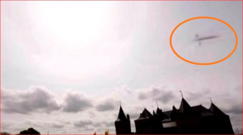 5-25-13 EUIDERSLOT CASTLE  NETHERLANDS--CHANNEL 4(1).jpg