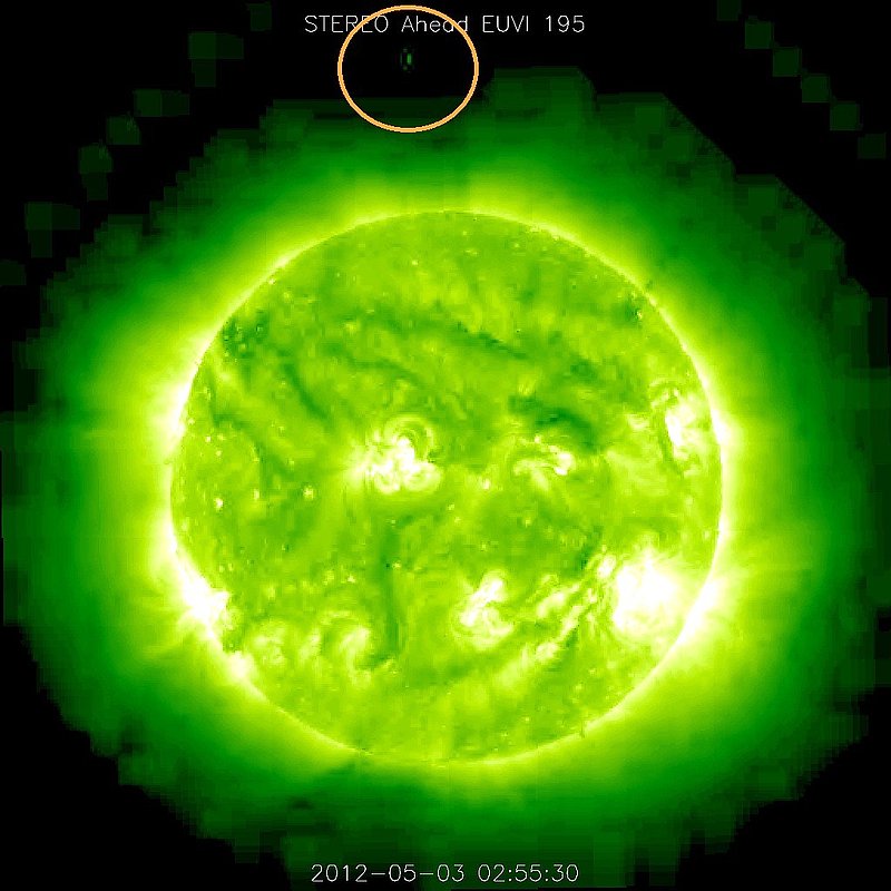 5-3-12    2.55 ZULU    LOW DEFINITION IMAGE OF SUN AND UFO--KEN PFEIFER.jpg :: 6