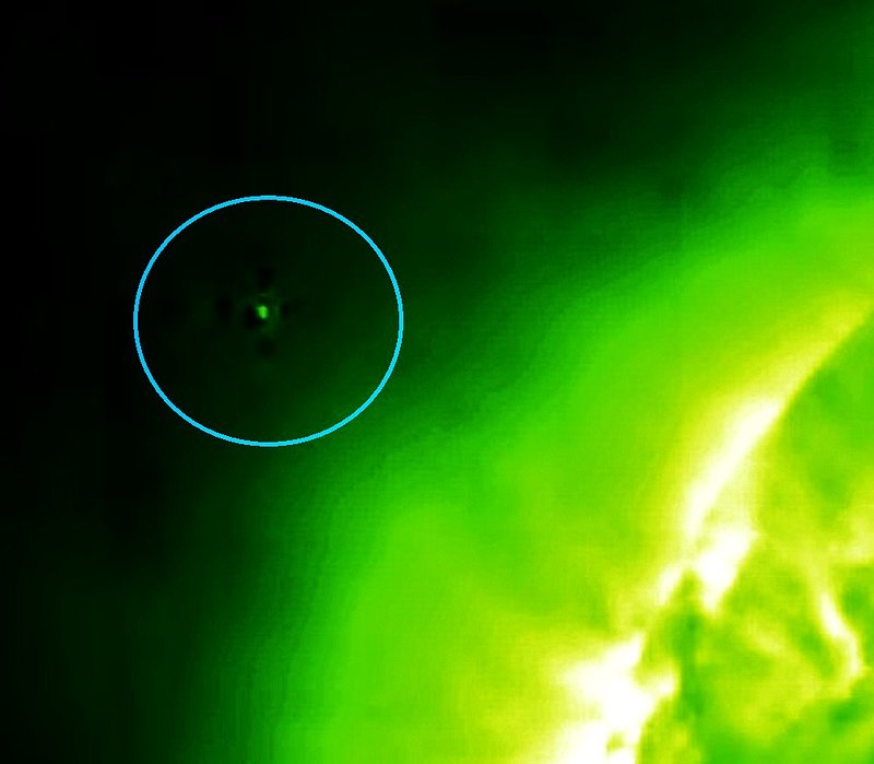 6-21-11     00.55 ZULU     STEREO SATELLITE IMAGE OF SUN AND UFO--KEN PFEIFER--NASA COPYRIGHT.jpg :: 611
