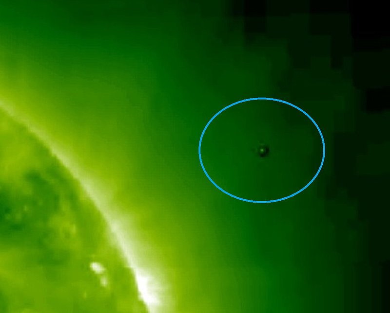 6-24-11     1.15 ZULU     STEREO SATELLITE IMAGE OF SUN AND UFO--KEN PFEIFER--NASA COPYRIGHT.jpg :: 611