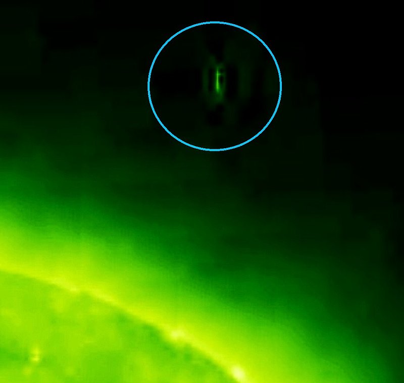 6-27-11     1.55 ZULU     STEREO SATELLITE IMAGE OF SUN AND UFO--KEN PFEIFER--NASA COPYRIGHT.jpg :: 611