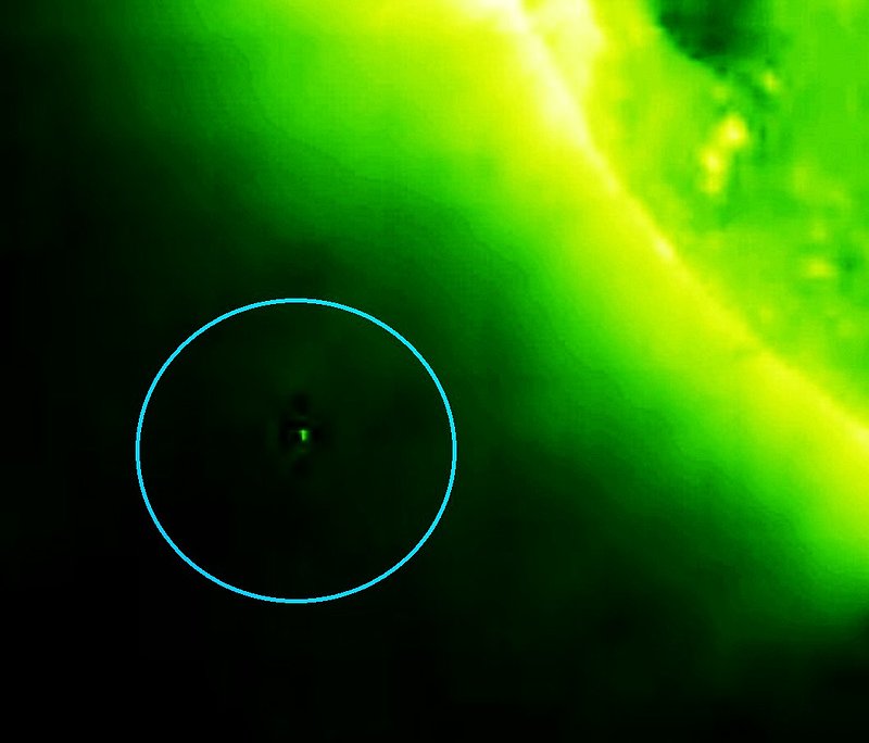 6-28-11     2.26 ZULU     STEREO SATELLITE IMAGE OF SUN AND UFO--KEN PFEIFER--NASA COPYRIGHT.jpg :: 611