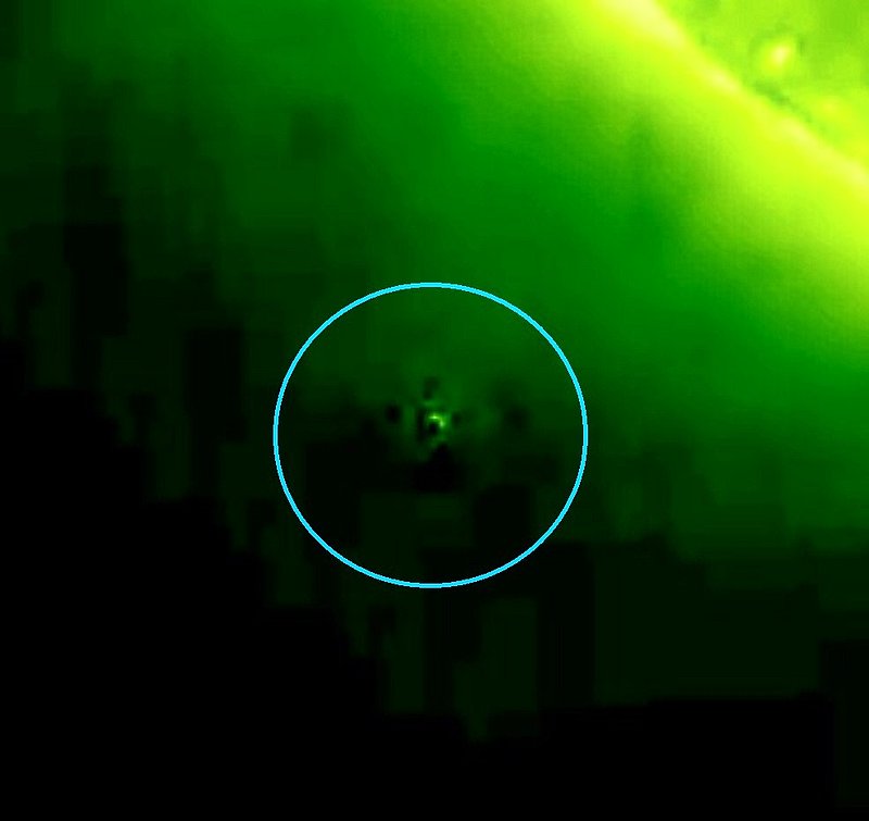 7-2-11     1.26 ZULU     STEREO SATELLITE IMAGE OF SUN AND UFO--KEN PFEIFER--NASA COPYRIGHT.jpg :: 711