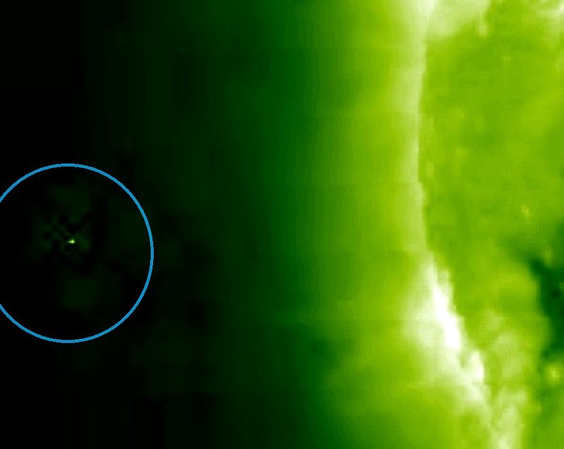 7-7-11     1.06 ZULU     STEREO SATELLITE IMAGE OF SUN AND UFO--KEN PFEIFER--NASA COPYRIGHT.jpg :: 711