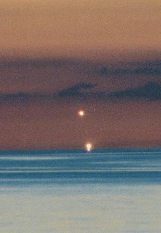 8-11-01 SOUTH SHORE LAKE ONTARIO CANADA--ORBWATCH.COM--PIC 2.jpg :: 4