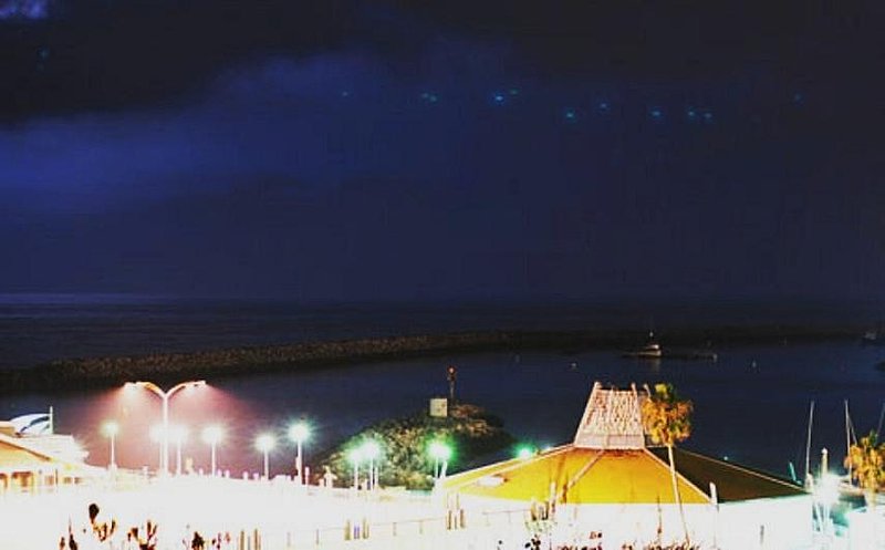 8-15-08 REDONDO BEACH CALIFORNIA--UFOSNW.COM--LENS REFRACTION.jpg :: X
