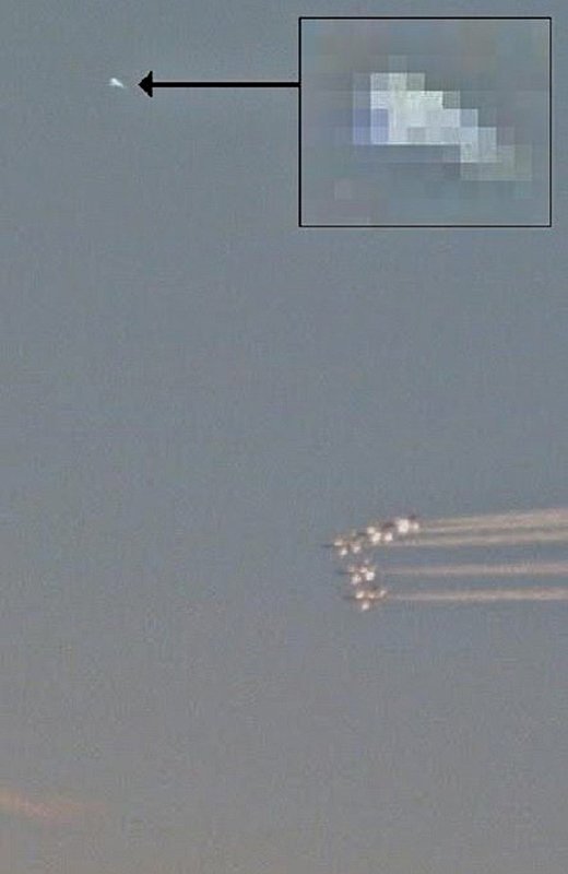8-15-99 SEATTLE WASHINGTON AIR SHOW--UFO CASE BOOK--nc.jpg :: 4