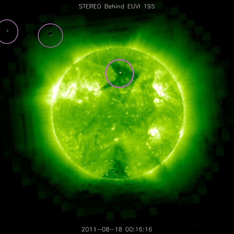 8-18-11    00.16 ZULU    LOW DEFINITION IMAGE OF SUN AND UFO BY NASA--KEN PFEIFER.jpg :: ZZ