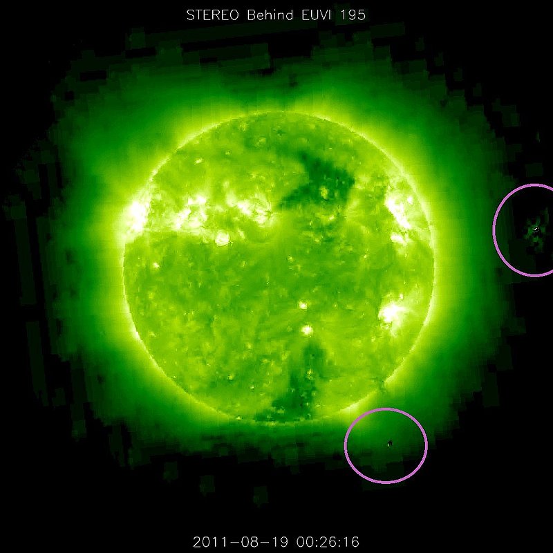 8-19-11    00.26 ZULU    LOW DEFINITION IMAGE OF UFO AND SUN BY NASA--KEN PFEIFER1.jpg :: ZZ