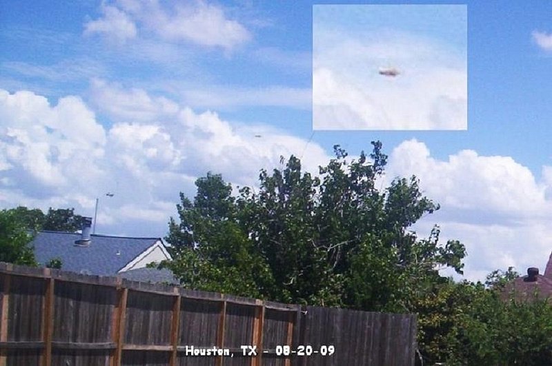 8-20-09 HOUSTON TEXAS--UFO CASE BOOK--nc.jpg :: 4