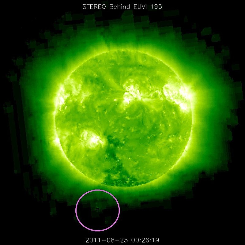 8-25-11    00.26 ZULU    LOW DEFINITION IMAGE OF SUN AND UFO BY NASA--KEN PFEIFER.jpg :: ZZ
