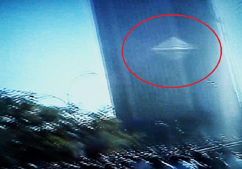 9-11-2001 WORLD TRADE CENTER--NEW YORK--STRANGE IMAGES--BARTELLI--FLICKR.COM--PIC 1.jpg :: 4