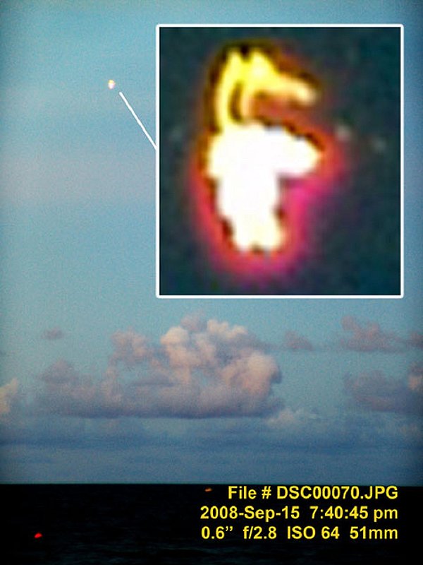 9-15-09 FT LAUDEDALE FLORIDA--UFOSNW.COM--OBJECTS CAME OUT OF OCEAN  PIC 2.jpg :: 4