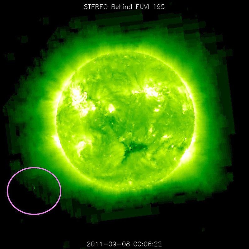 9-8-11    00.06 ZULU    LOW DEFINITION IMAGE OF SUN AND UFO--KEN PFEIFER.jpg :: ZZ