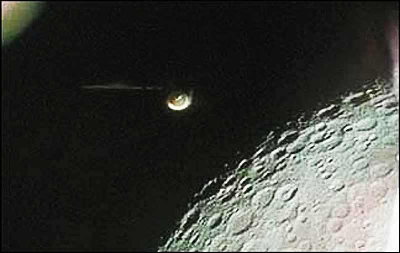 APOLLO 16--UFO--NASA COPYRIGHT.jpg :: X