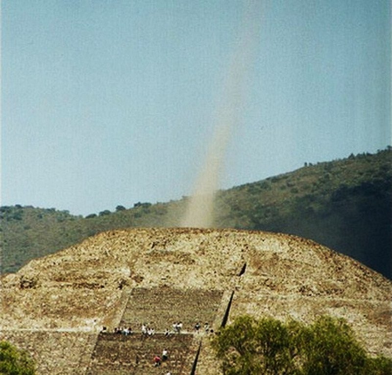 CIRCA 2000-- ENERGY BEAM FROM PYRAMID OF THE MOON--TEOTIHUACAN MEXICO--TRUTH BEHIND THE SCENES.jpg :: 5