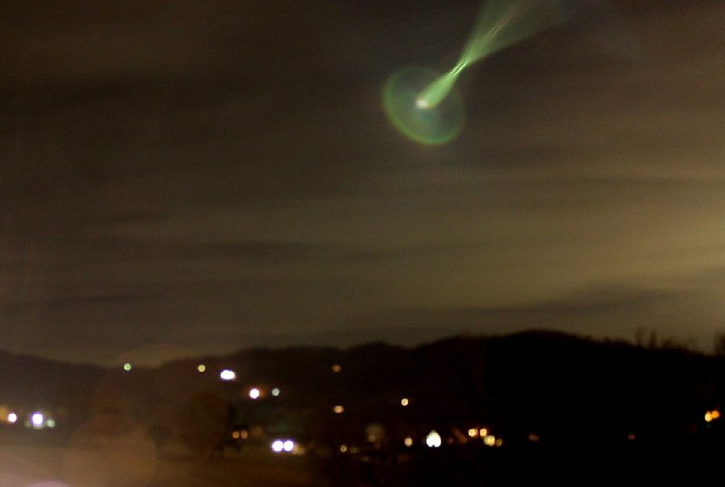 IFO--2-10-12 FLETCHER NORTH CAROLINA--MUFON 35628--LENS FLAIR.jpg :: 5
