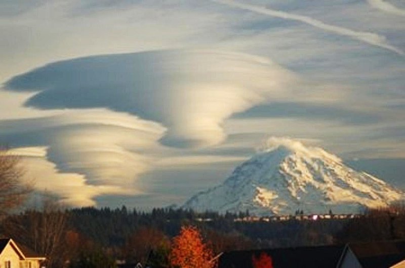LENTICULAR CLOUDS.jpg :: A