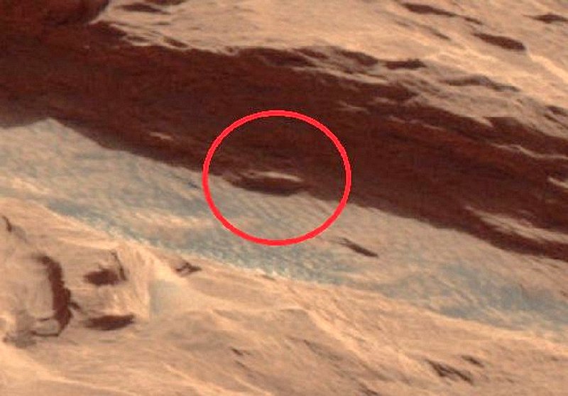 MARS COURIOSITY --MT SHARP STRANGE OBJECT--KEN PFEIFER DISCOVERY 8-19-12 8.PM EST.jpg :: 7