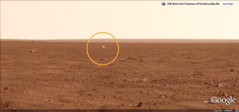 MARS PHOENIX LANDING SITE--SOMETHING IN THE DISTANCE.jpg :: 311
