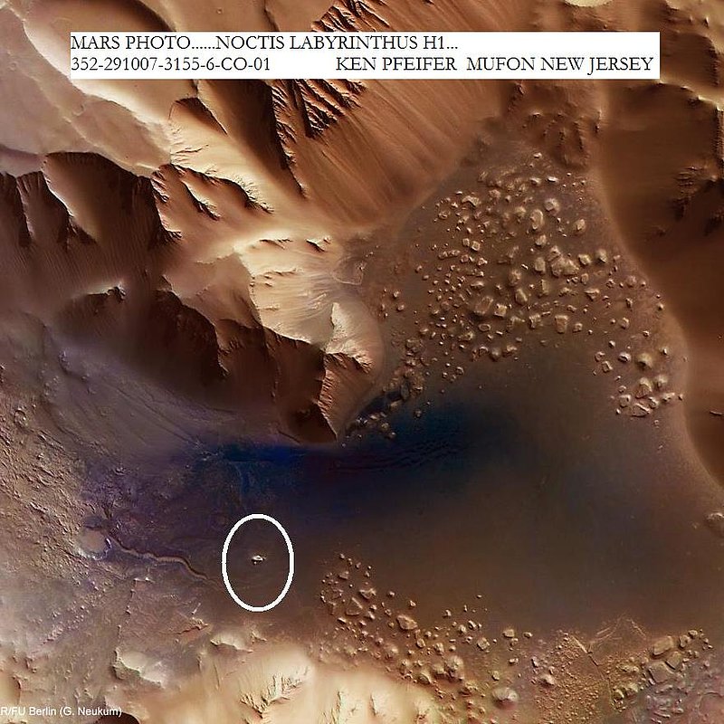 MARS--NOCTIS LABYRINTHUS--OBJECT IN MIDDLE OF FLAT AREA--KEN PFEIFER.jpg :: X